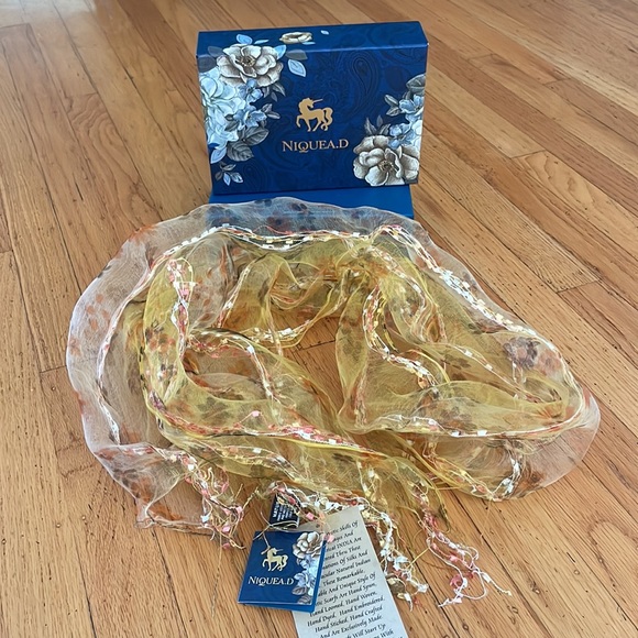 Niquead.D Scarf, wrap - Picture 2 of 5